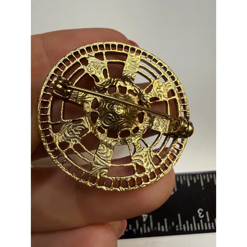 Gold Tone Round Crystal Rhinestone Openwork Geometric Brooch Pin